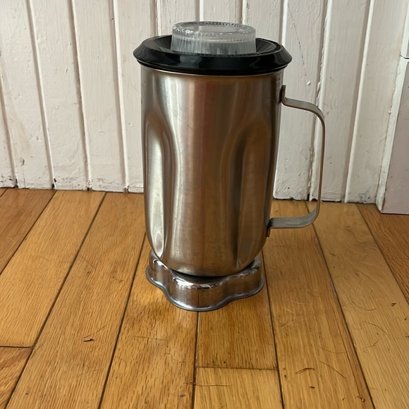 Waring stainless steel blender container for model 51BL27. - Picture 1 of 3